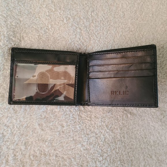 Relic by Fossil Glison Embossed Traveler Leather Wallet - Picture 9 of 9